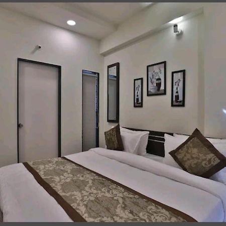Hālol Oyo 80228 Hotel Richa מראה חיצוני תמונה